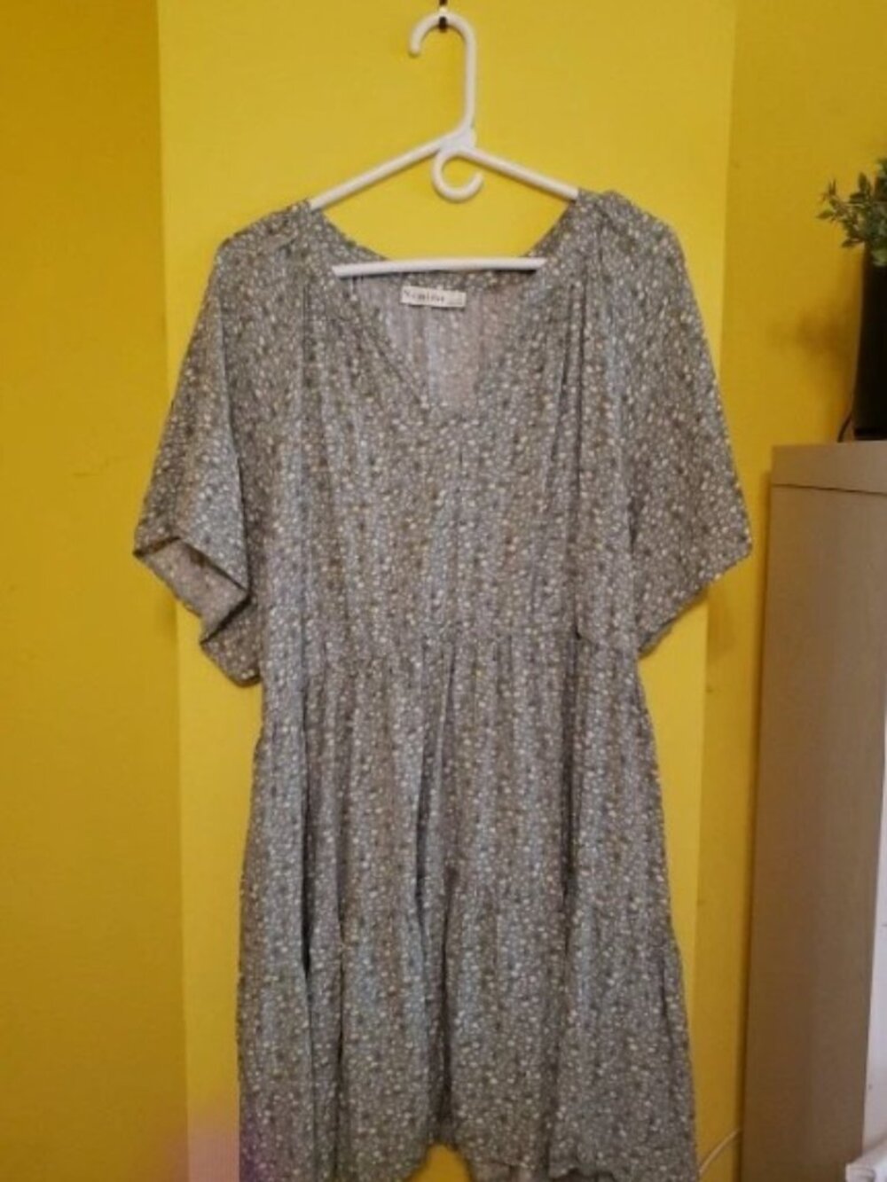 Nemidor Size 24 (2x) Green Floral Dress Button Front Short Sleeves